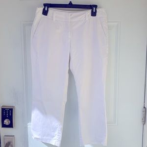 KENAR. Women’s White Capris with Pockets on front and back. Size 4.